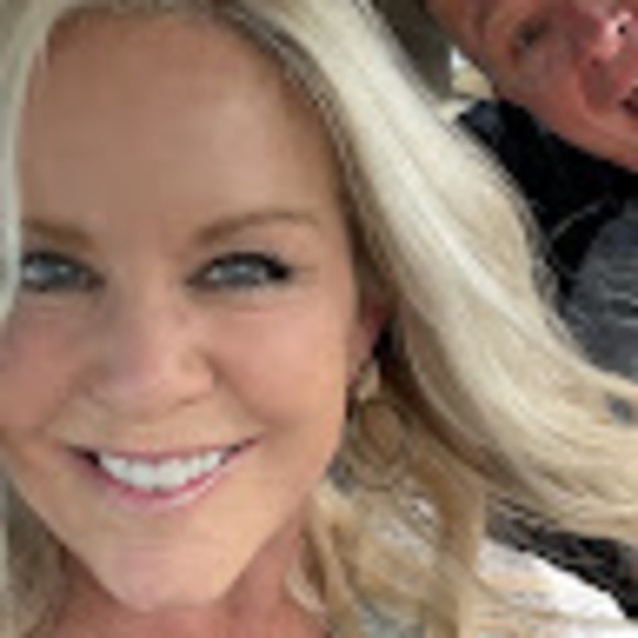 Meet your Posher, Lori - Picture 1 of 1